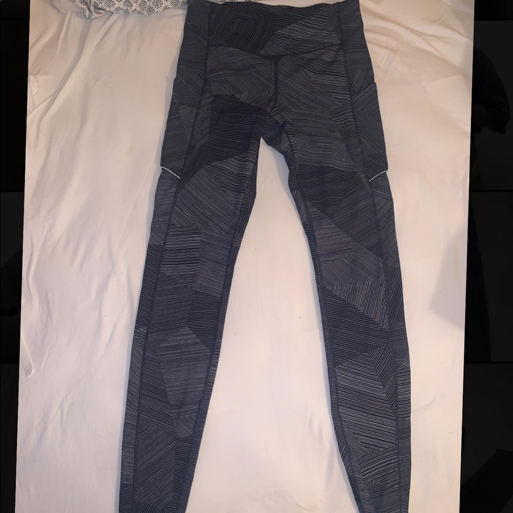 Lululemon legging—Great condition. Size 6!